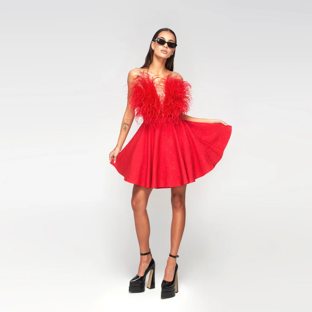 Дамска рокля с пера