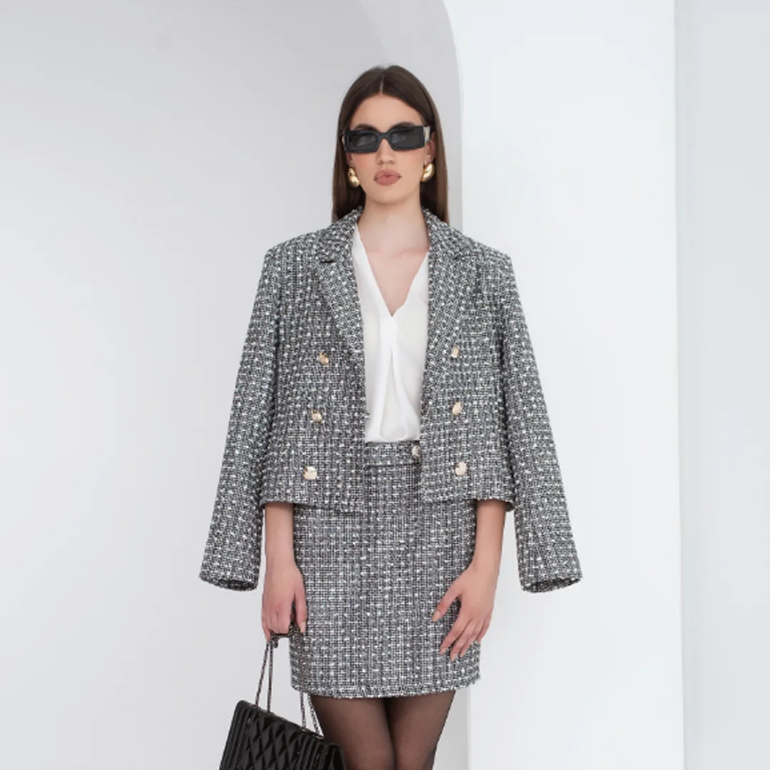 Двуредно сако от букле