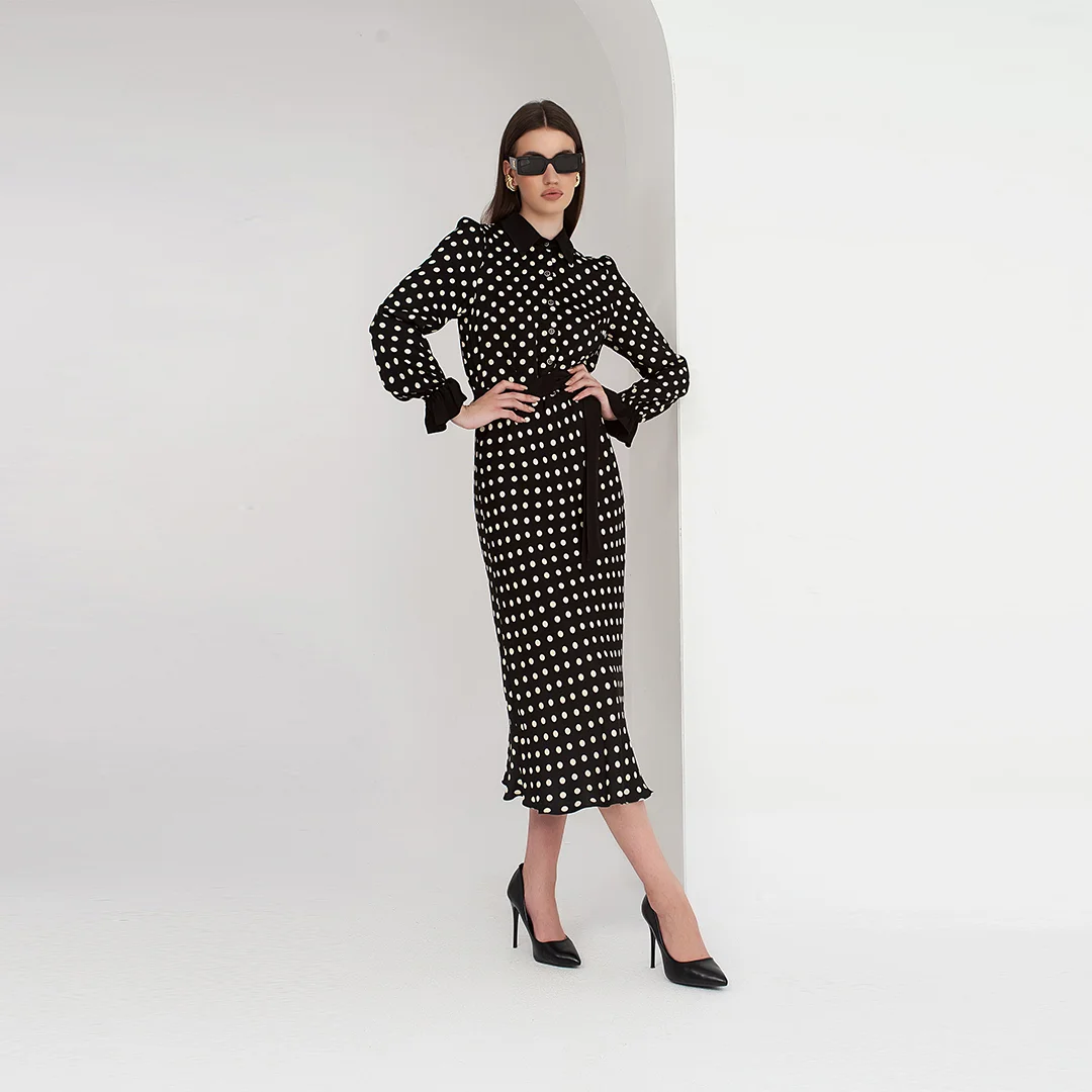 Дълга рокля на точки