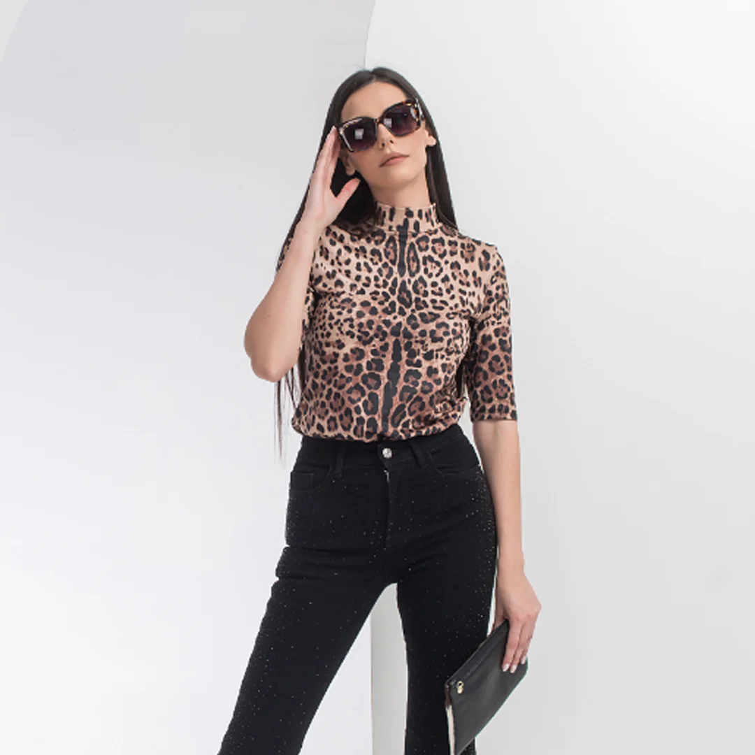 Блуза с 3/4 ръкав и висока яка