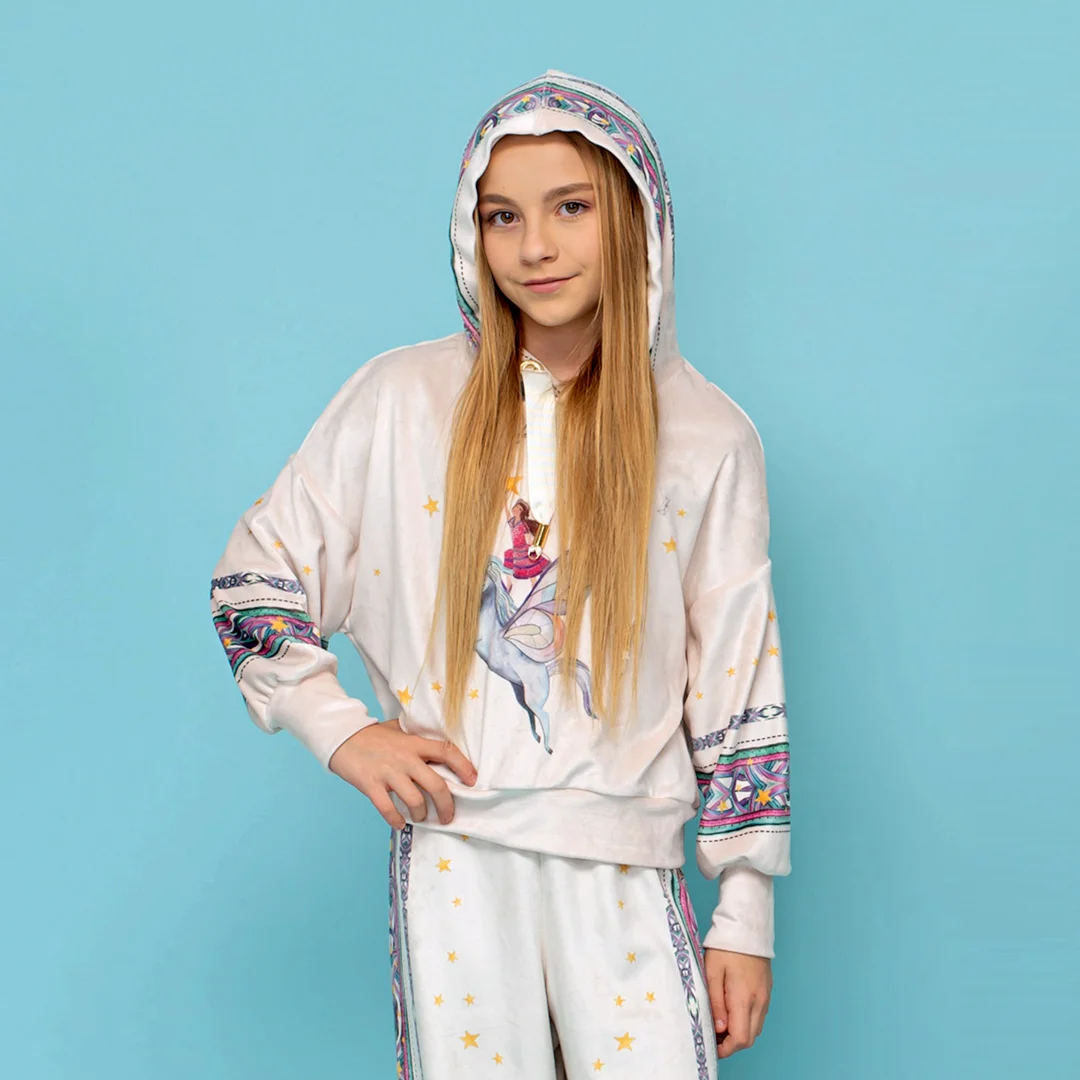 Детски суитшърт от кадифе с качулка и връзки