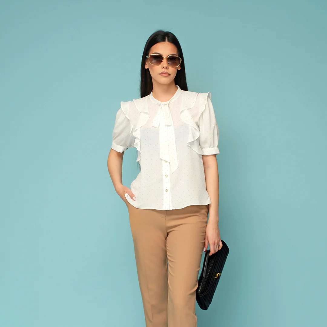 Риза с панделка и камъни