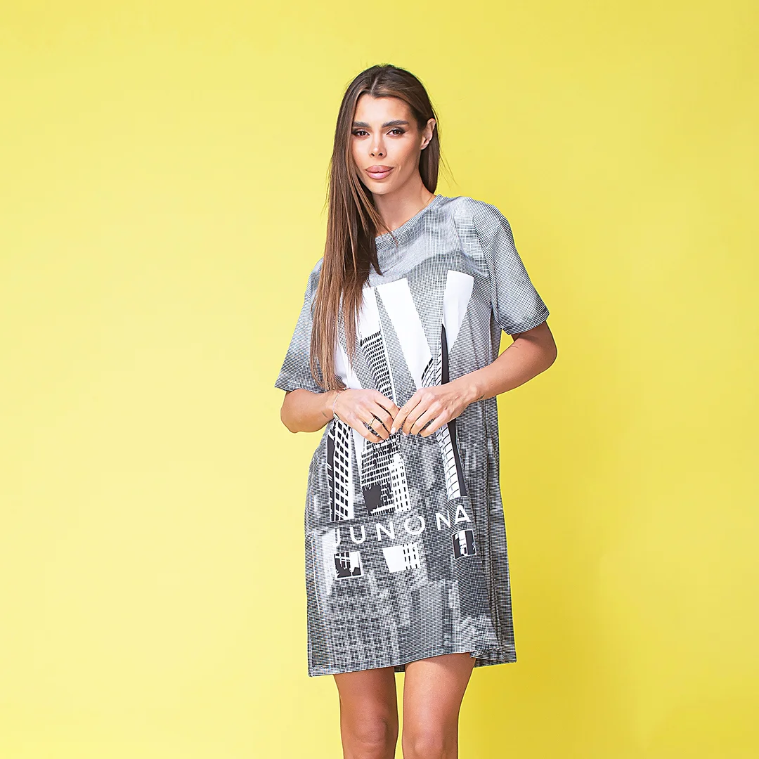 Рокля с контрастен принт