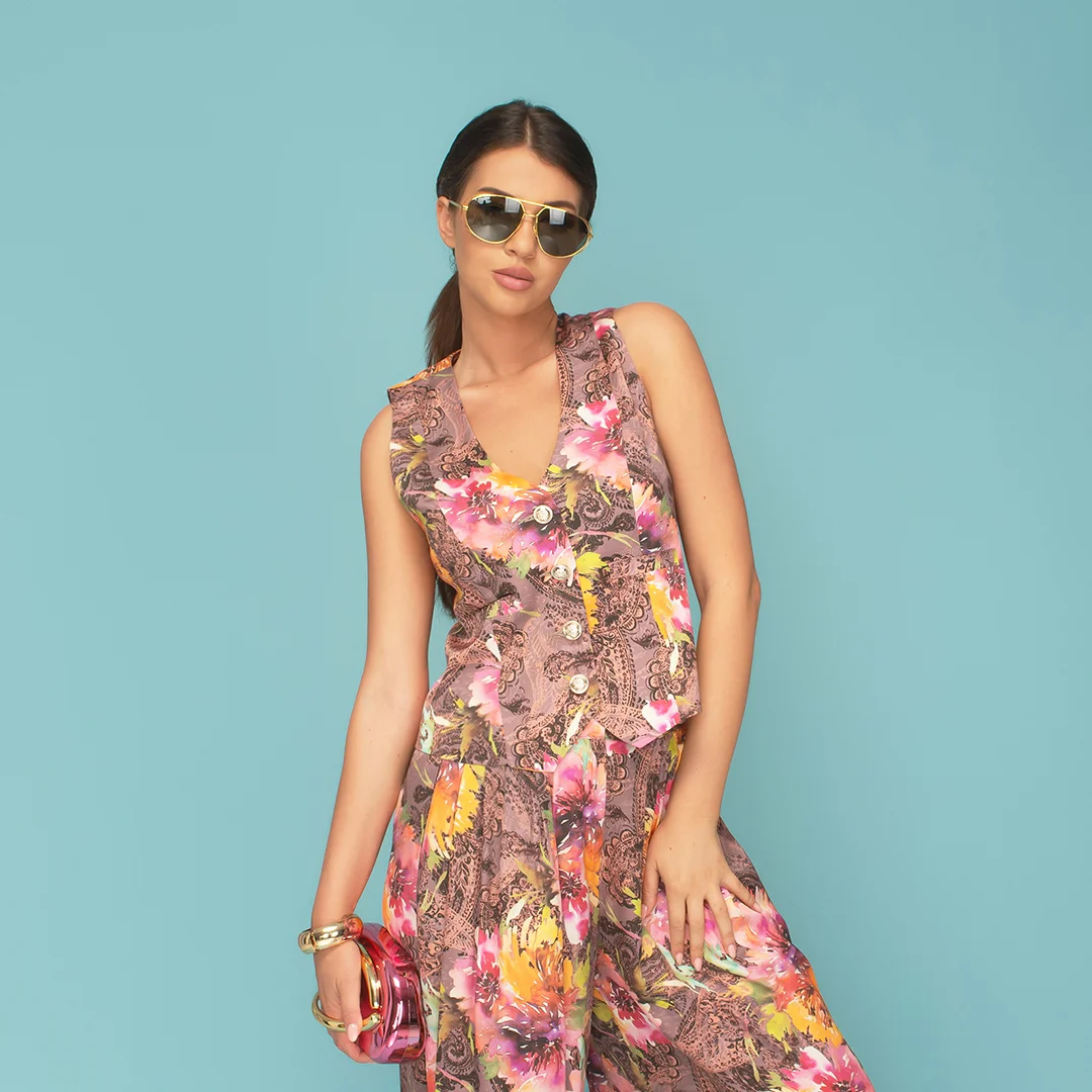 Втален елек с флорални мотиви