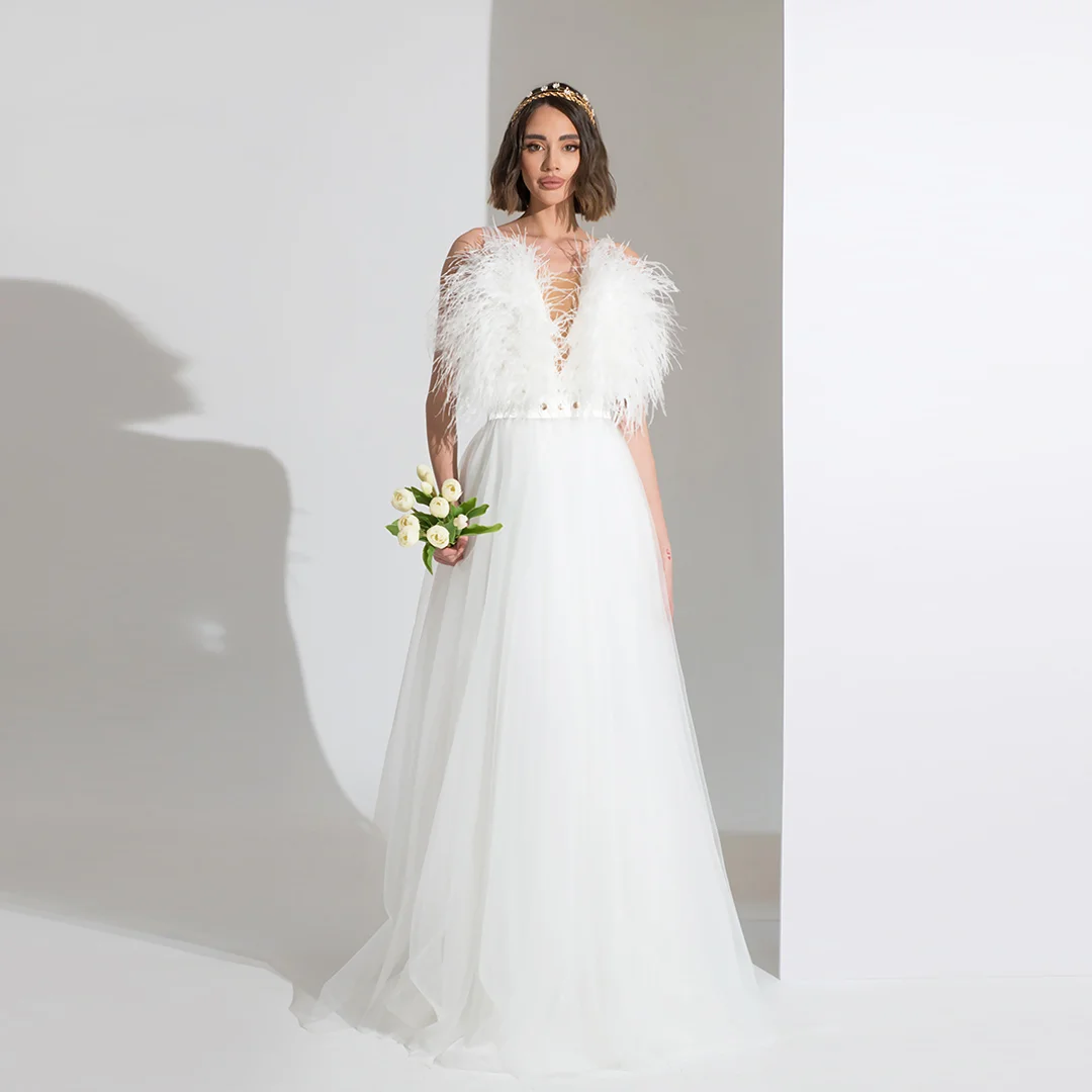 Дълга рокля с пера и тюл