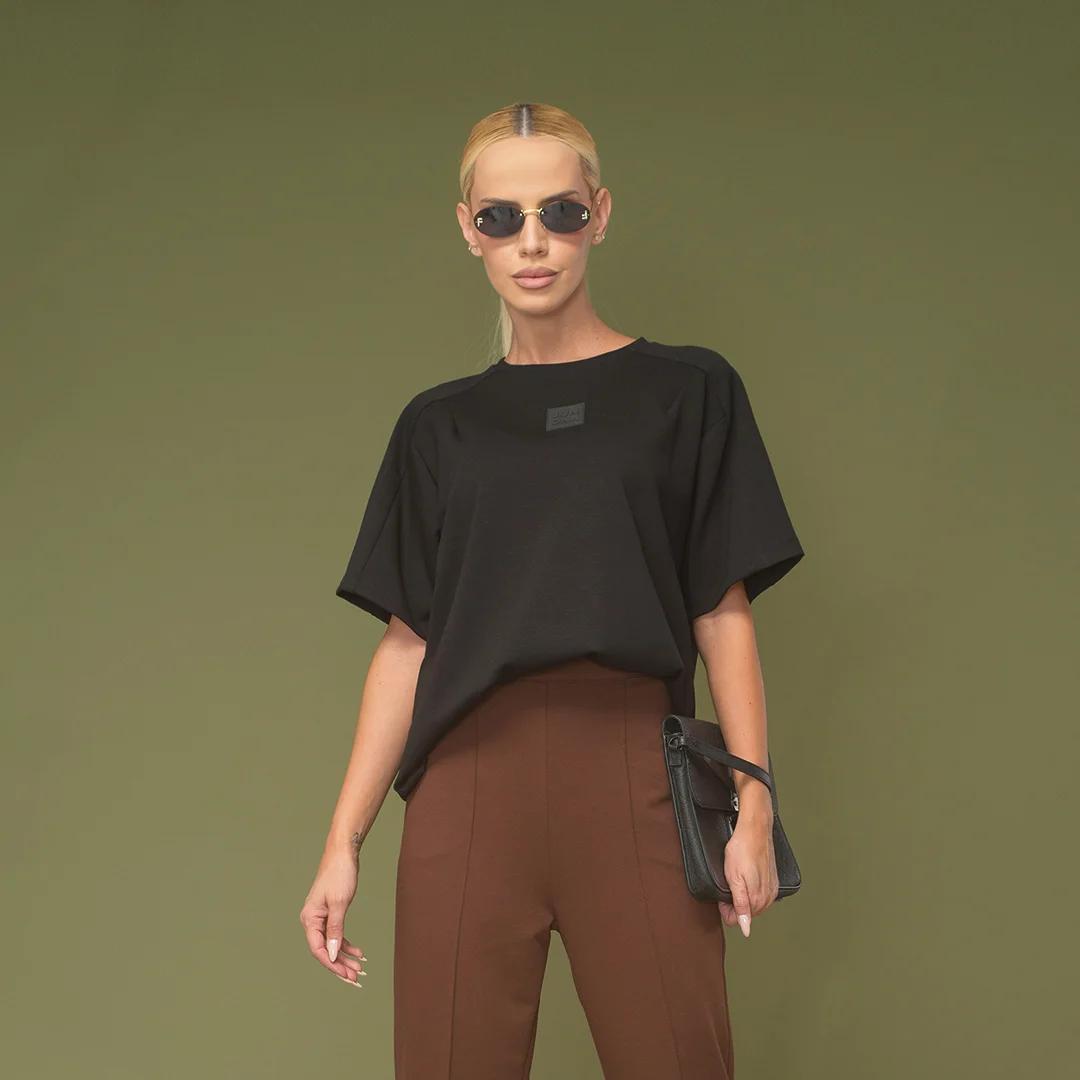 Оувърсайз тениска с гумирано лого