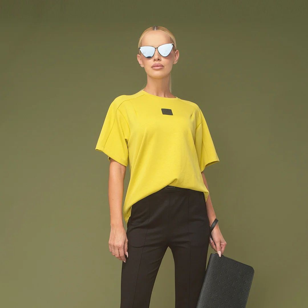 Оувърсайз тениска с гумирано лого Junona