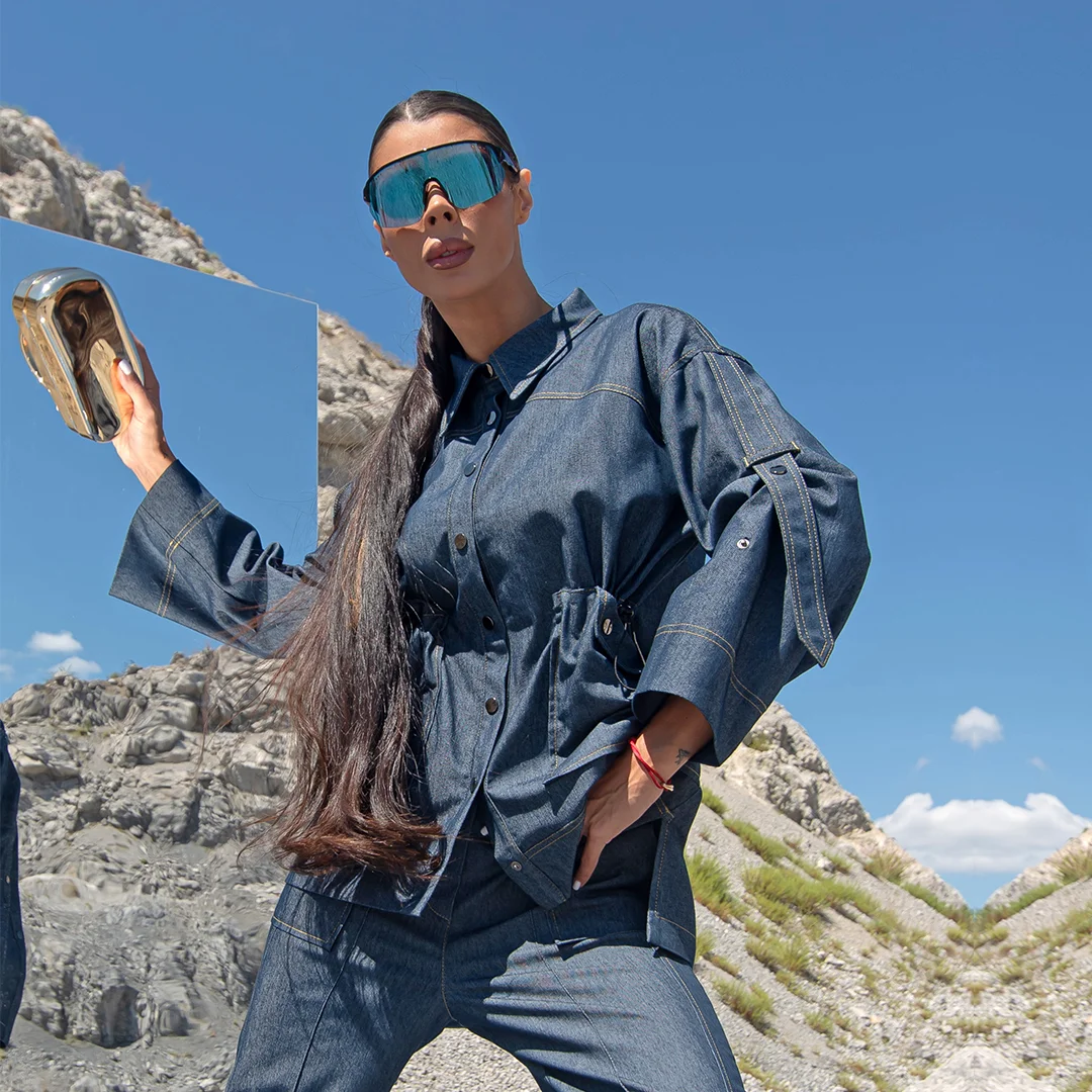 Яке от деним с контрастни шевове