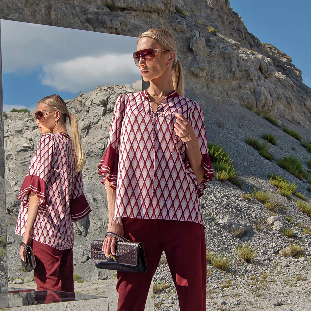 Елегантна блуза с волани на ръкавите