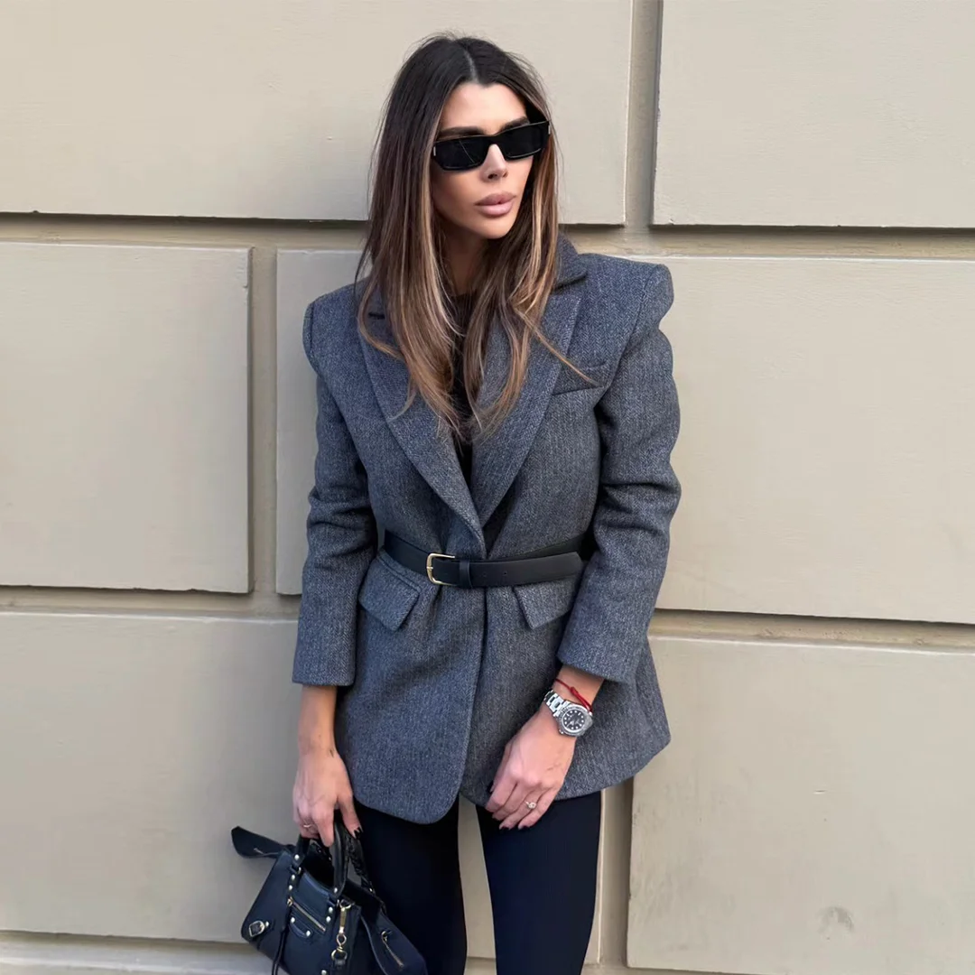 Класическо сако с колан