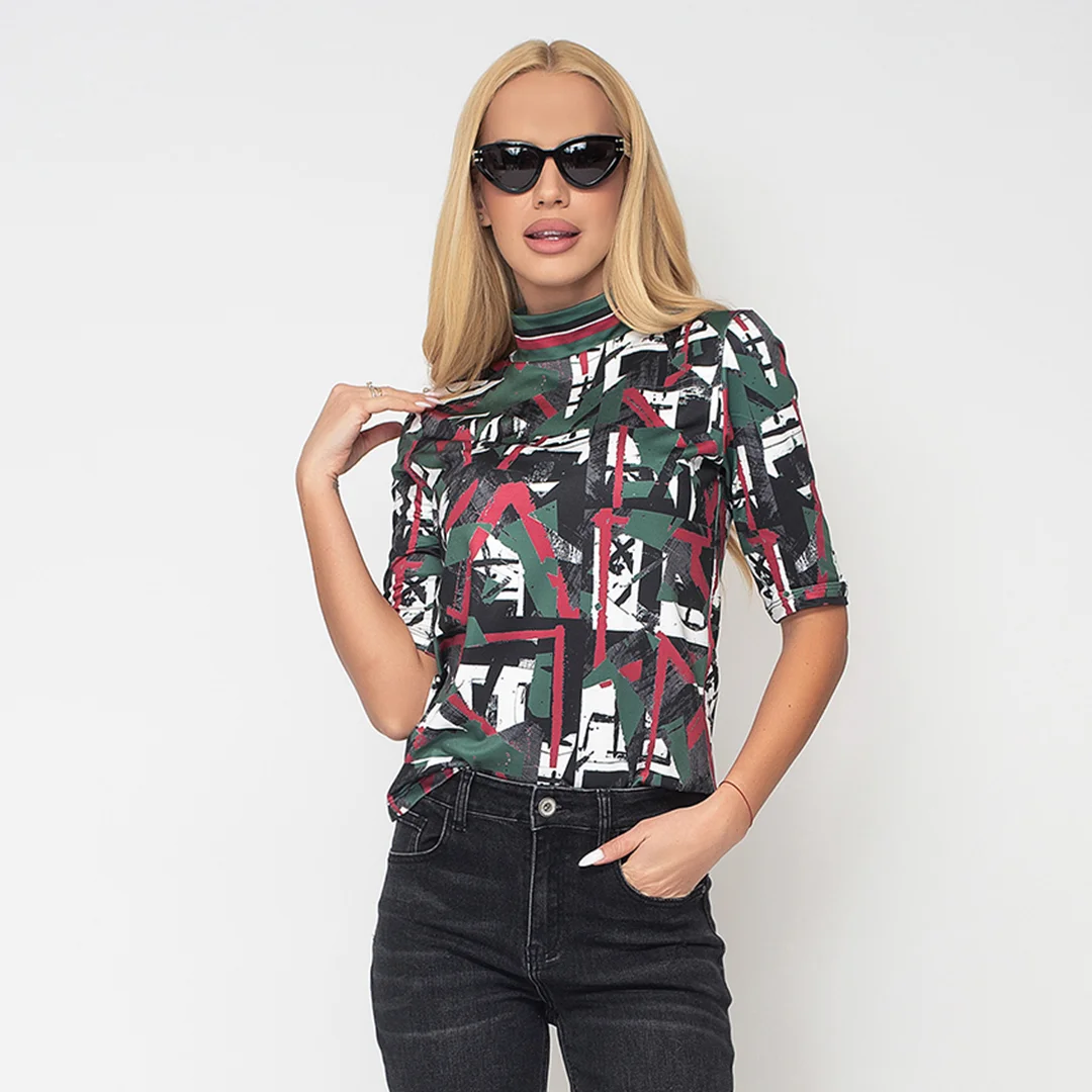 Блуза с фигурален принт и висока яка