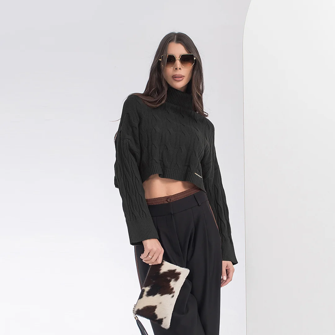 Къса поло блуза с релефна плетка