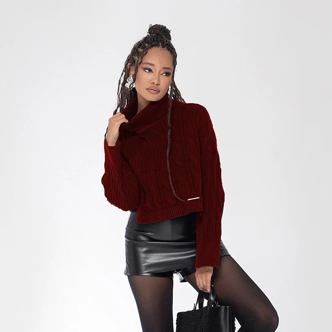 Къса поло блуза с релефна плетка