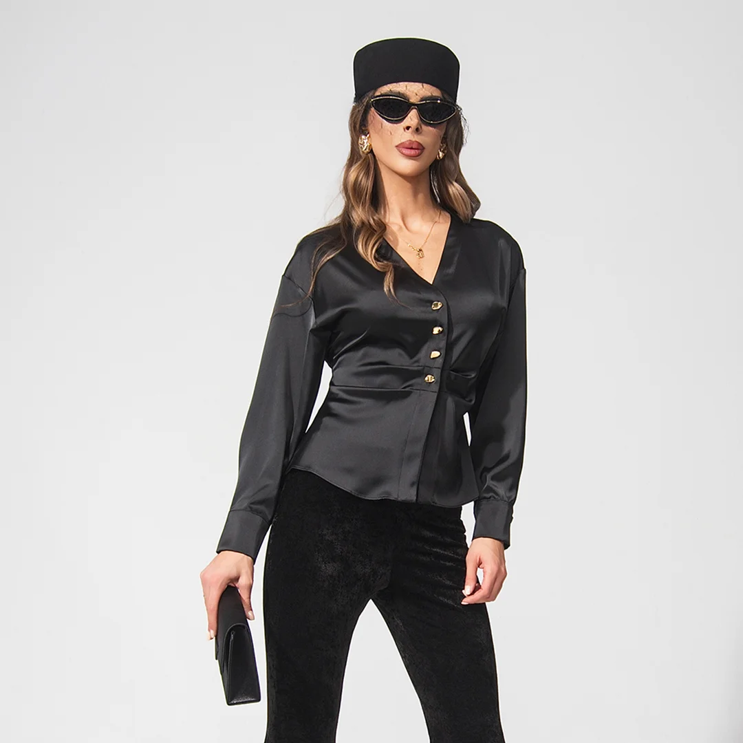 Сатенирана риза с контрастни копчета