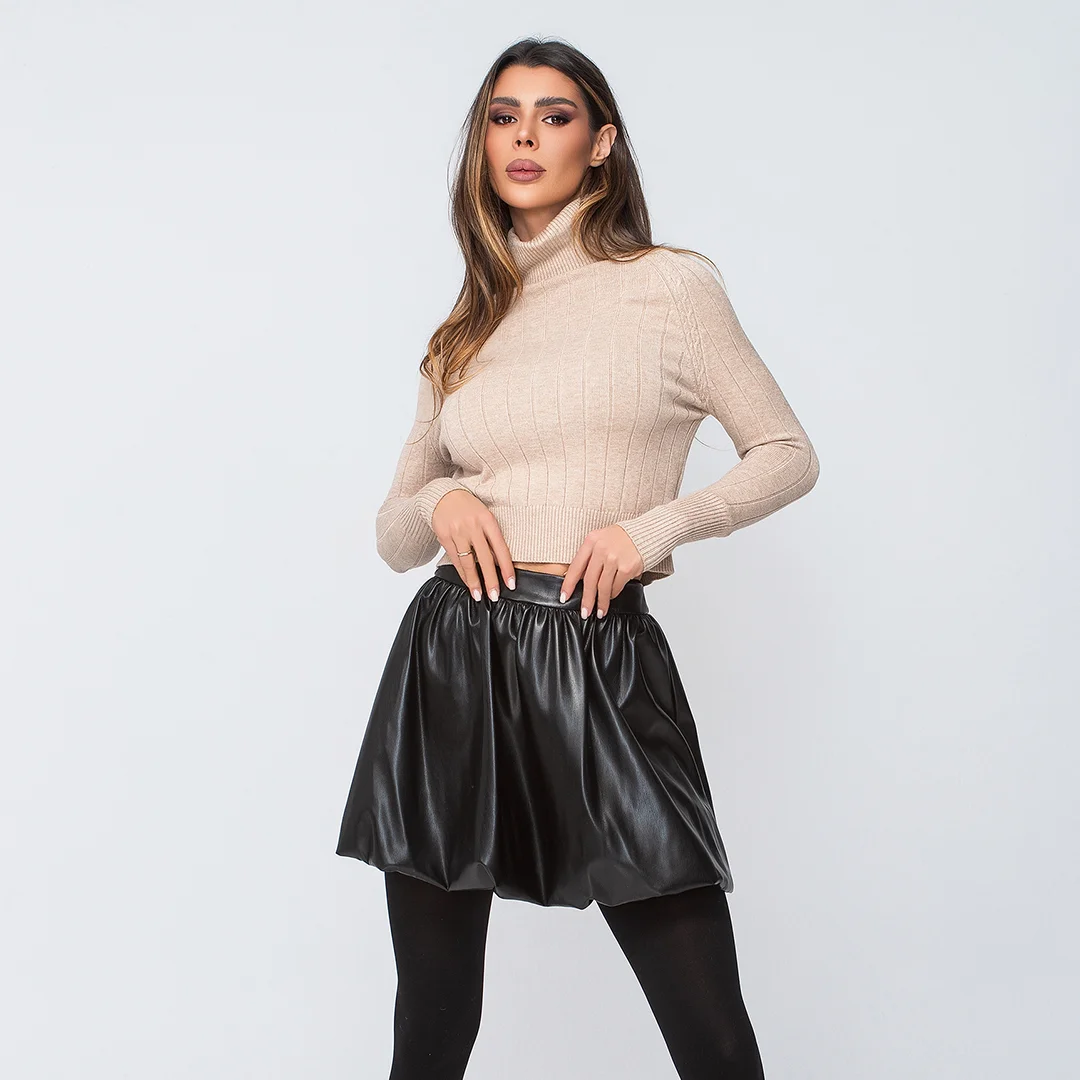 Къса поло блуза от фино плетиво